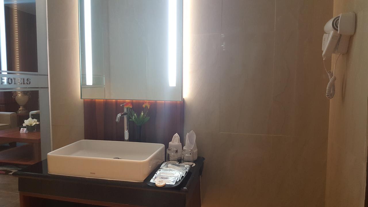 Arthama Hotels Makassar Exterior foto