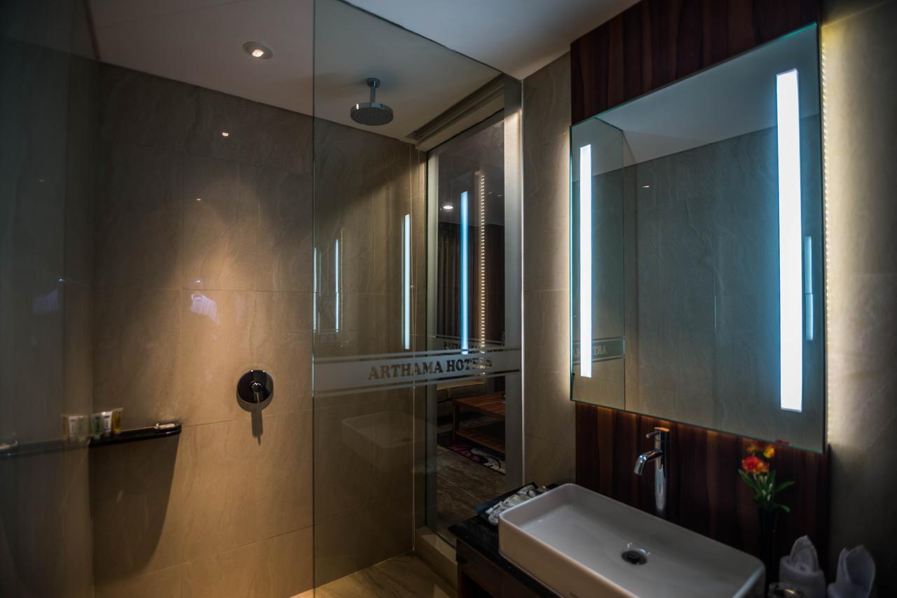 Arthama Hotels Makassar Exterior foto